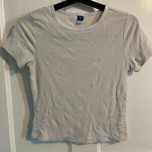 white cropped tshirt